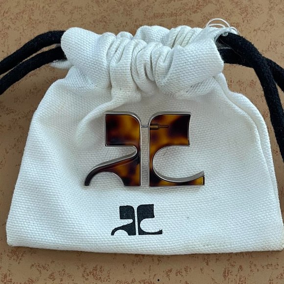 Courreges logo earring in tortoise acetate